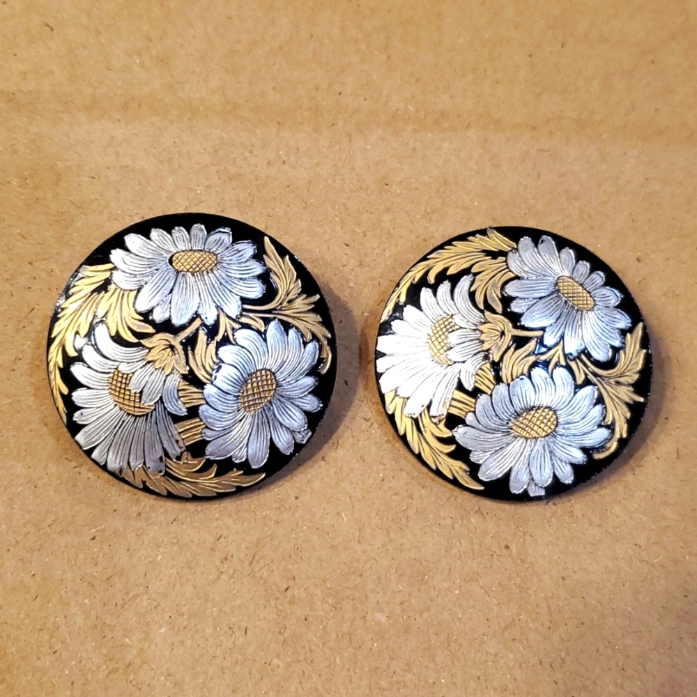 Vintage daisy disc clip on earrings
